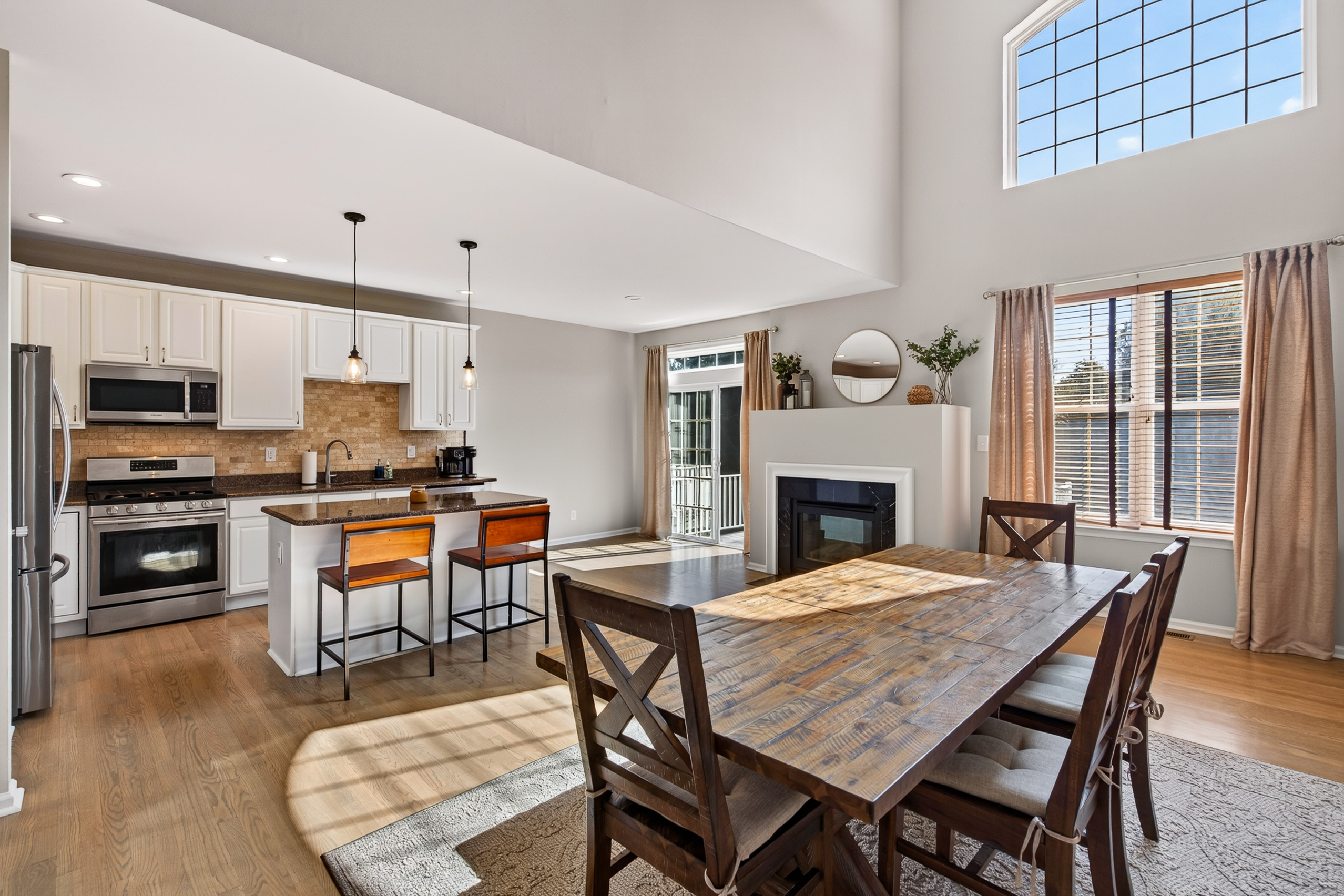 Great room at 232 S Azalea Ct