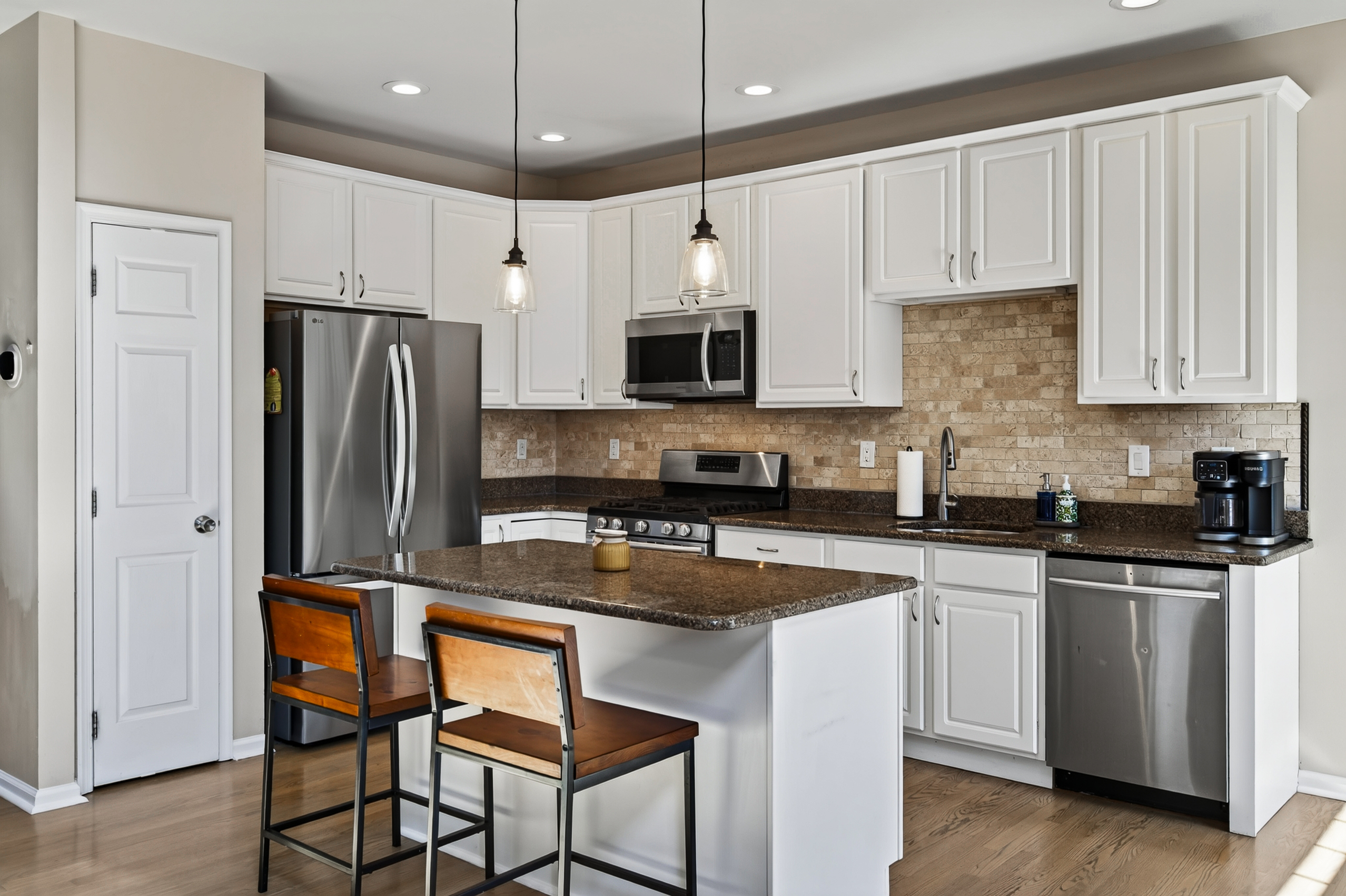 Eat-in kitchen with island at 232 S Azalea Ct